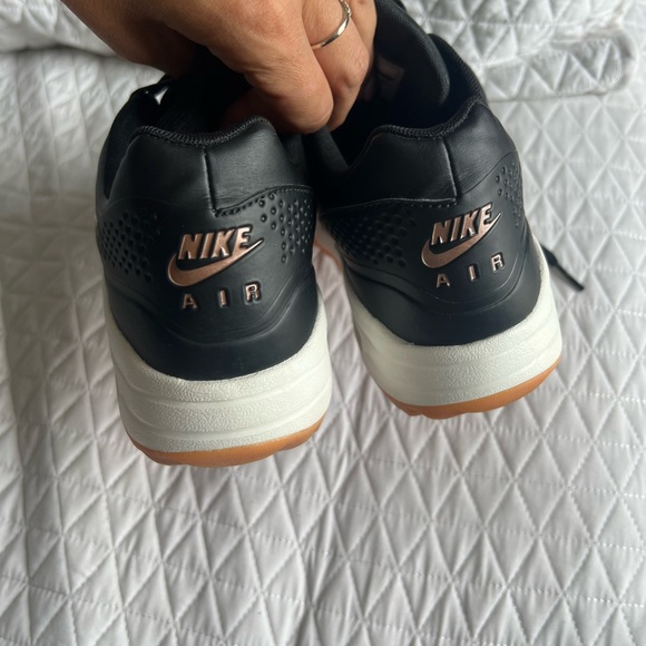 Women Nike Air Max - Picture 4 of 6